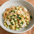 メイン食材はふたつ！ズッキーニとカマンベールチーズのパスタ
