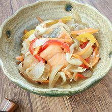 酸味が柔らか食べやすい!鮭の南蛮漬け