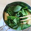 定番の副菜をだし汁で作る『小松菜と油揚げの煮浸し』の工程3