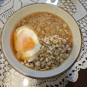 フェビアンの作ってみた!投稿(【月見たぬき蕎麦】レンジで簡単半熟卵と、安定の蕎麦つゆで♪)