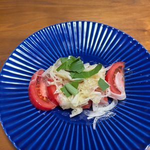 こむぎの作ってみた!投稿(トマトのサラダ〜新玉ねぎドレッシング)