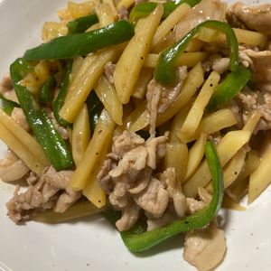 Mariの作ってみた!投稿(【豚肉とじゃがピーマンのオイスター炒め】調味料4つで絶品中華)