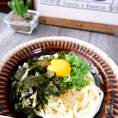 ＼うどんを熱々に茹でるだけ／海苔たっぷり釜玉うどん