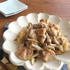ごはんがすすむ◎鶏もも肉としめじの黒こしょう炒め