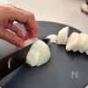 10分で簡単!新玉ねぎで【春の豚たま丼】の工程1