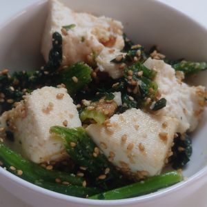 オレンジの作ってみた!投稿(崩し豆腐とほうれん草の《簡単♡ごま味噌サラダ》)