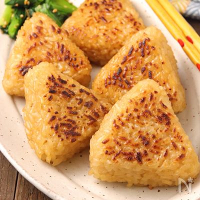 中まで味がしみしみ♪香ばし焼きおにぎり【冷凍OK】