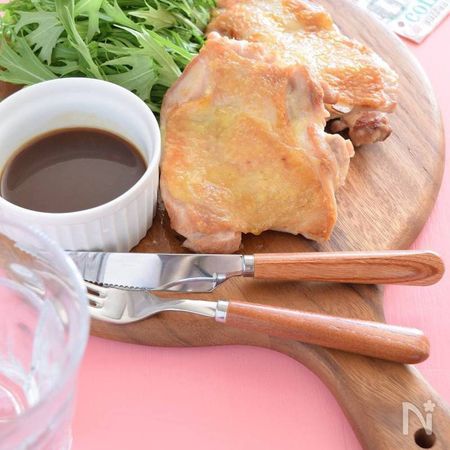 皮パリパリ ガーリックチキン 肉は焼くだけ タレかけるだけ By 豊田 亜紀子 レシピサイト Nadia ナディア プロの料理家のおいしい レシピ