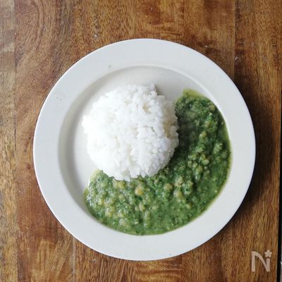 栄養たっぷり！小松菜とレンズ豆のグリーンカレー