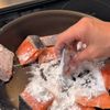 10分で完成！【しゃけ味噌バター丼】の工程2