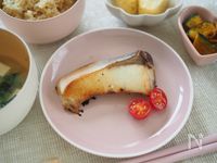 漬け込んで焼くだけ！超簡単【ぶりの塩麹焼き】