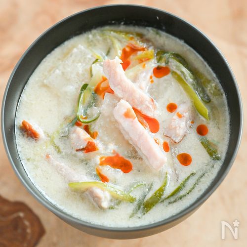 旨味たっぷり！ベーコンと大根の豆乳みそスープ