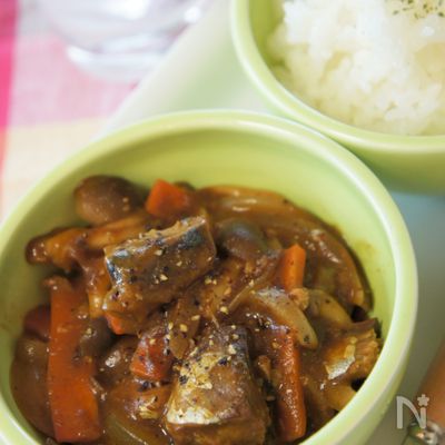 １０分クッキング！しっかり旨味のサバ味噌缶カレー