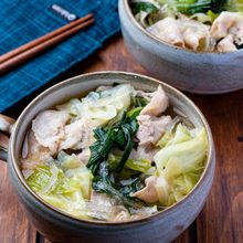 糸寒天入りでお腹も満足♪豚とキャベツの中華スープ