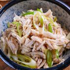 【ごま油香るやみつき味！】レンチン蒸し鶏のねぎだくナムル