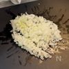 フライパンで炒めて煮るだけ‼︎クラムチャウダーリゾットの工程1