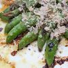 焼くまで3分！焼きスナップエンドウのかつおオリーブ醤油まみれの工程3