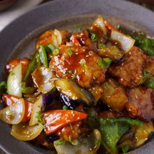 【ご飯に乗せたい】柔らか胸肉と彩り野菜の黒酢あん酢鶏