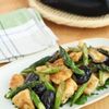 ごま香る◎鶏むね肉とアスパラとなすのガーリックしょうゆ炒め