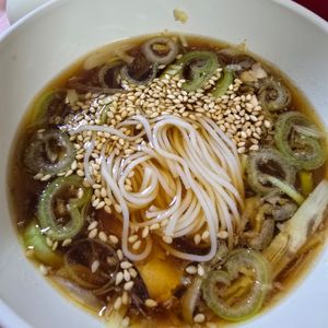 zabuの作ってみた!投稿(薬味たっぷり！たんぱく質も取れる鯖缶と梅の素麺)