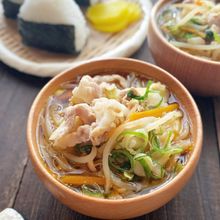 もやしとキャベツたっぷり!煮込まない簡単豚汁