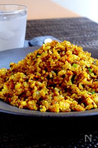 『カレー炒飯』スパイシーさとひき肉のうま味が"五感"を刺激