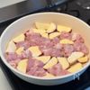 ご飯が進む‼︎【さつまいものハニーマスタードチキン】の工程2