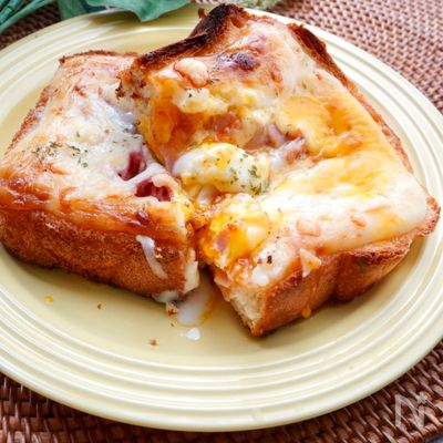 とろん♪幸せチートday
ベーコン卵のマヨチーズトースト