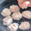 【包丁なしで絶品！】ふわふわ鶏団子のもやしみそ鍋の工程3