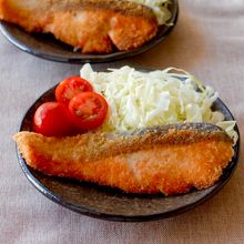 【ワンパン10分♪鮭のパン粉焼き】面倒な衣づけは必要なし！