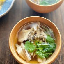 白だしで簡単！舞茸と三つ葉のすまし汁
