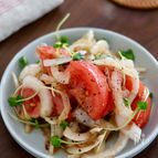 【シンプルながら抜群の味付け】新玉ねぎとトマトの和風サラダ