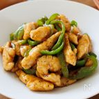 『鶏むね肉とピーマンの青椒肉絲』材料2つ‼︎むね肉やわらか♡