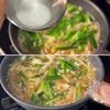 とろ〜りスープが麺に絡む♡【豚ニラもやしのあんかけラーメン】の工程3