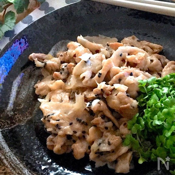 お手軽・節約レシピ♡柔らか豚こまのねぎごましお炒め