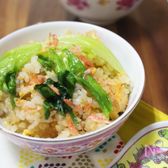 出汁香る レタスと桜えびの春チャーハン。