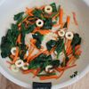 パパッと副菜♪ちくわほうれん草にんじんの甘辛炒めの工程2