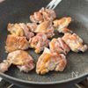 ワンパン♪チーズでコクうま◎【鶏肉ときのこの濃厚クリーム煮】の工程1