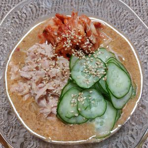 よっこの作ってみた!投稿(ちょいピリッと！冷やしごまみそそうめん)