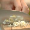 ご飯もお酒も止まらない‼︎『ネギだく漬けサーモン』の工程1