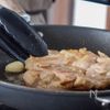 【チキンの濃厚クリーム】コツを押さえてパリッ、ジュワッと！の工程3