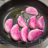 蕪をシンプルに味わう「紫蕪のオリーブオイル塩焼き」の工程2