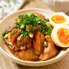 味がしみしみ♪【鶏肉と大根の味噌煮込み】