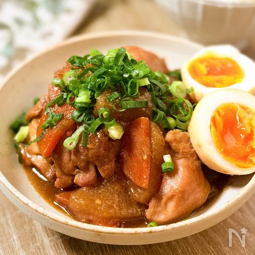 味がしみしみ♪【鶏肉と大根の味噌煮込み】