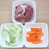 【下味冷凍】長ネギとニンジンの豚肉炒めの下準備