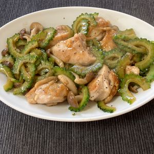 あすかの作ってみた!投稿(ワンパン10分！【鶏むね肉とゴーヤのオイスターソース炒め】)