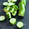 切って漬けるだけ！やみつき食感♪【中華風ぽりぽり漬け】の工程1