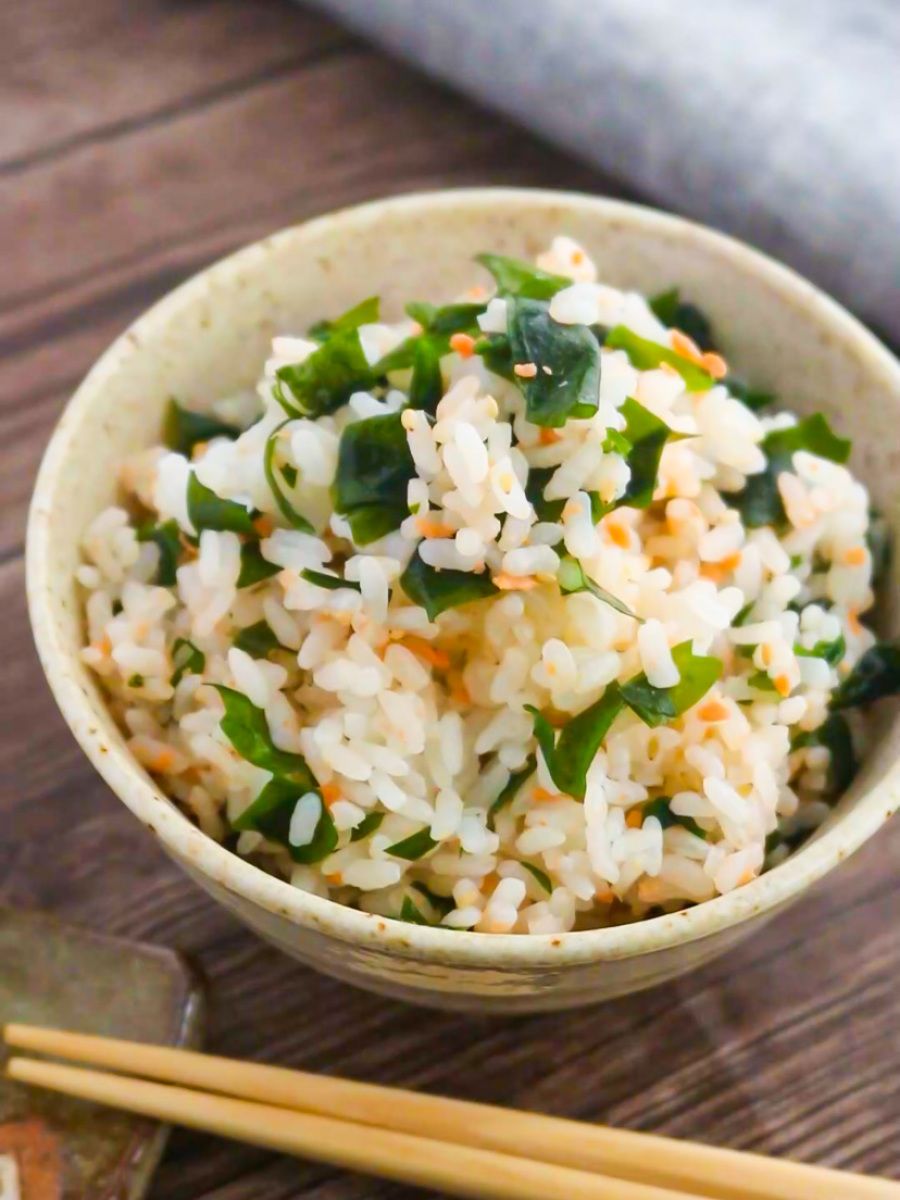 鮭とわかめの混ぜご飯【混ぜるだけ簡単。鮭フレークでOK♪】 | レシピ