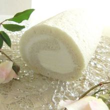 真っ白なロールケーキ