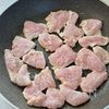 しっとりやわらか【鶏むね肉と新玉ねぎの甘辛炒め】の工程3